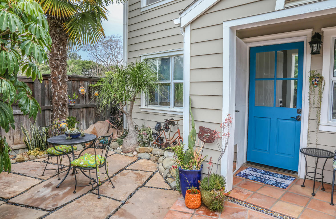 Property Photo: 432 Via Rosa CA 93110