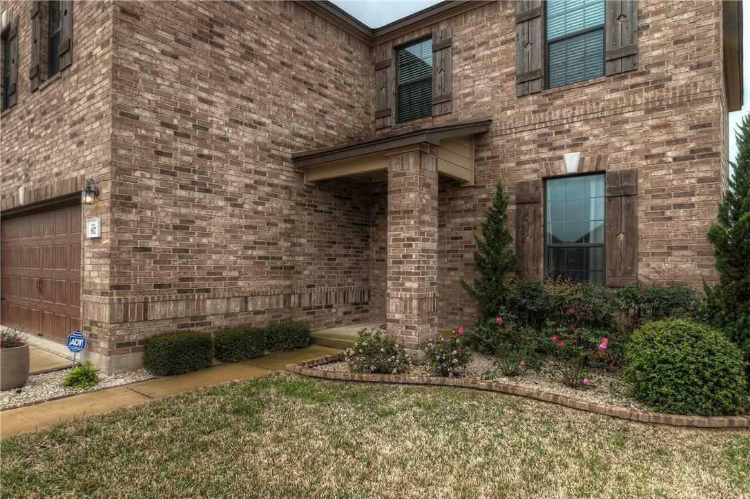 Property Photo: 817 Bethel Way TX 78660