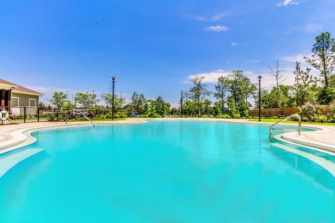 Property Photo:  423 Chickadee Street  FL 32539 