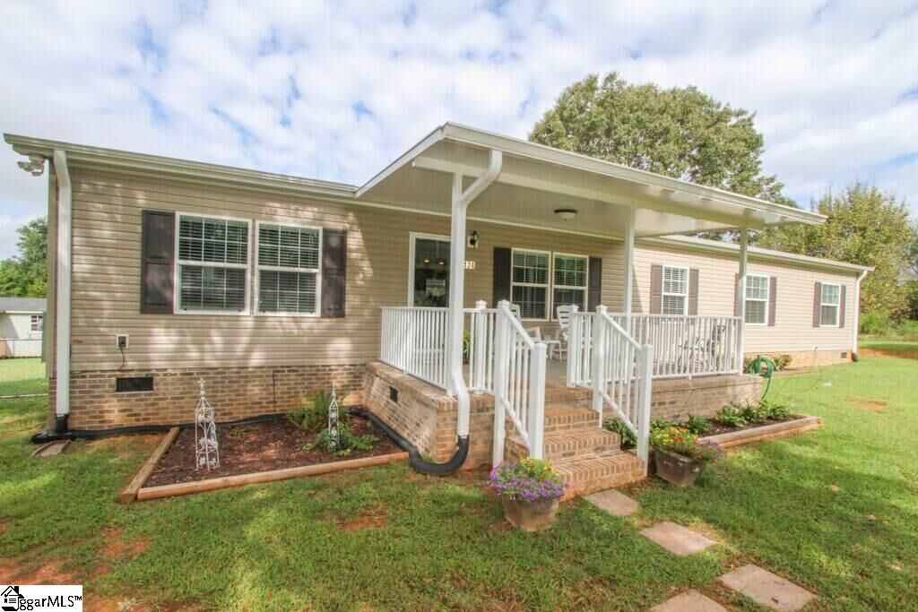 Property Photo: 124 Lynchburg Circle SC 29657