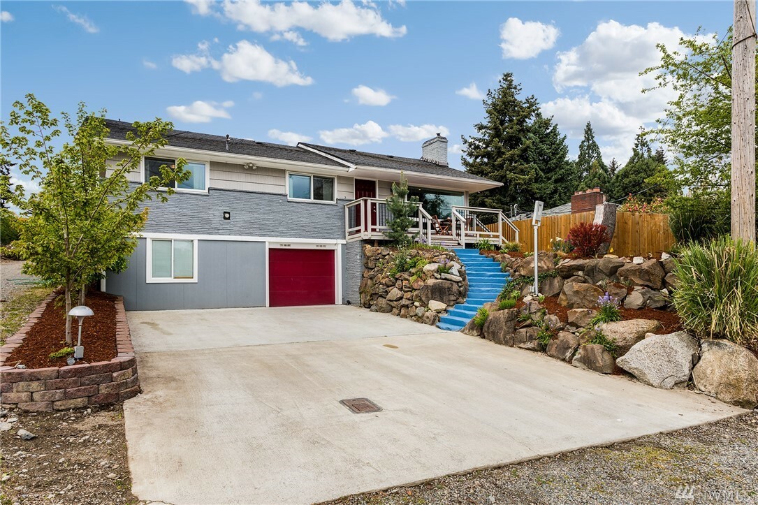 Property Photo:  12607 14th Ave S  WA 98168 