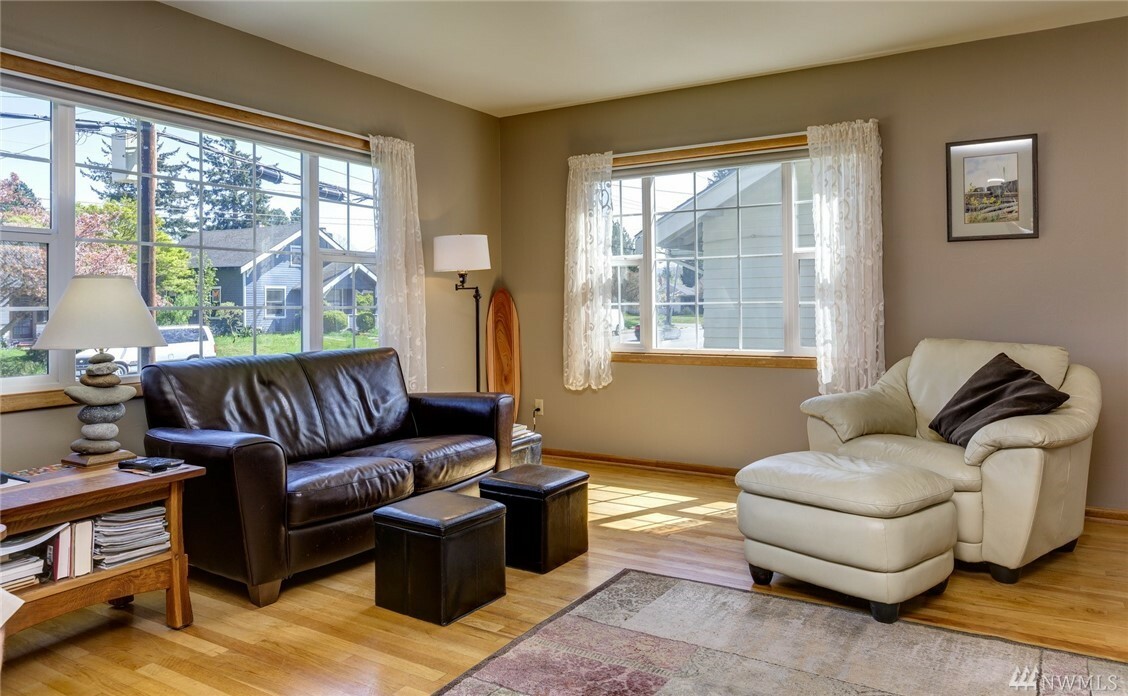 Property Photo:  3019 Meridian St  WA 98225 