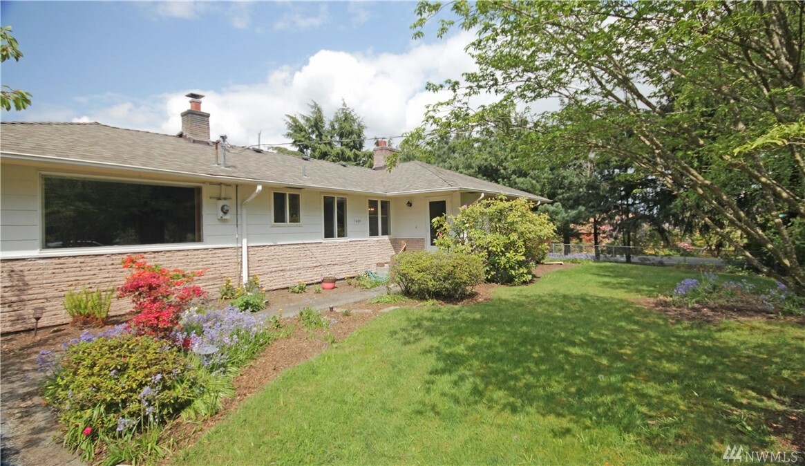 Property Photo:  1604 SW 168th St  WA 98166 