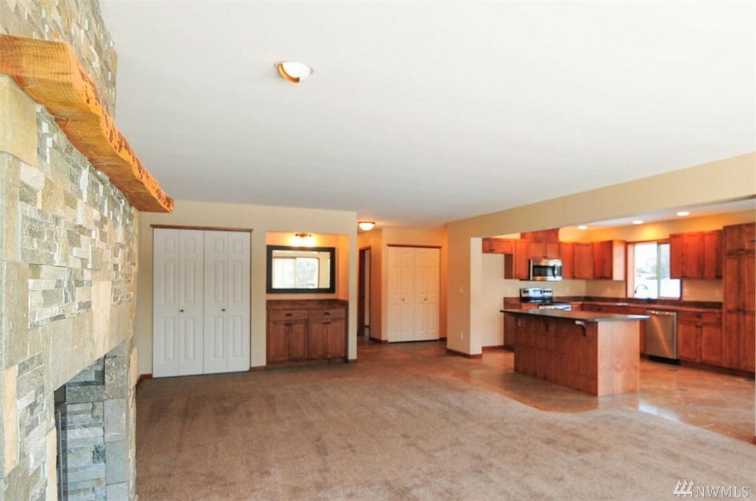 Property Photo: 520 NE 11th St 7 WA 98802