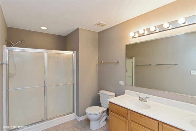 Property Photo: 1454 Deer Pointe Drive 1454 IL 60177