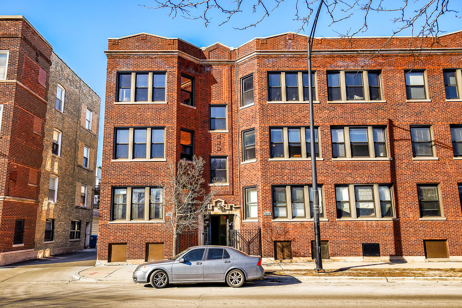 Property Photo: 1312 W Montrose Avenue 2 IL 60613