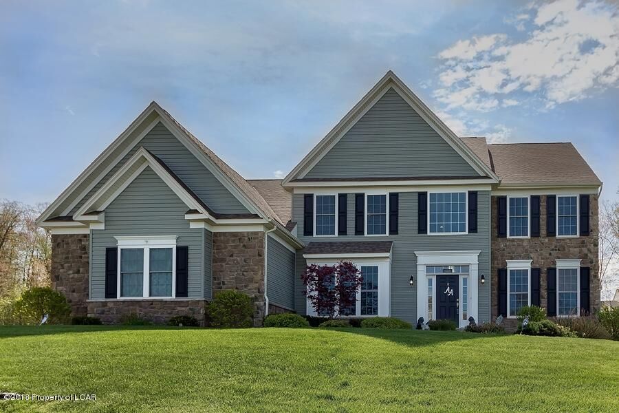 Property Photo:  1103 Woodberry Drive  PA 18707 