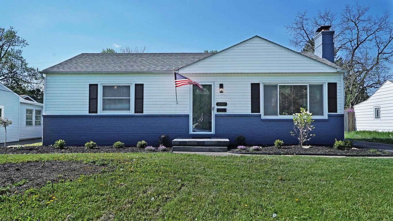 Property Photo:  2007 Kentwell Road  OH 43221 