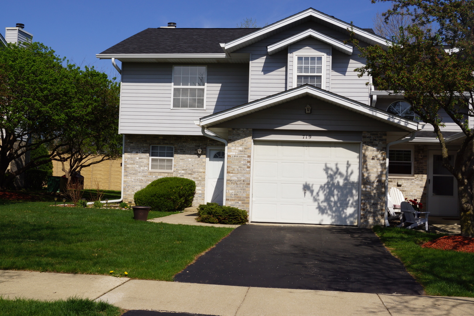 Property Photo: 719 Tamarac Boulevard IL 60101