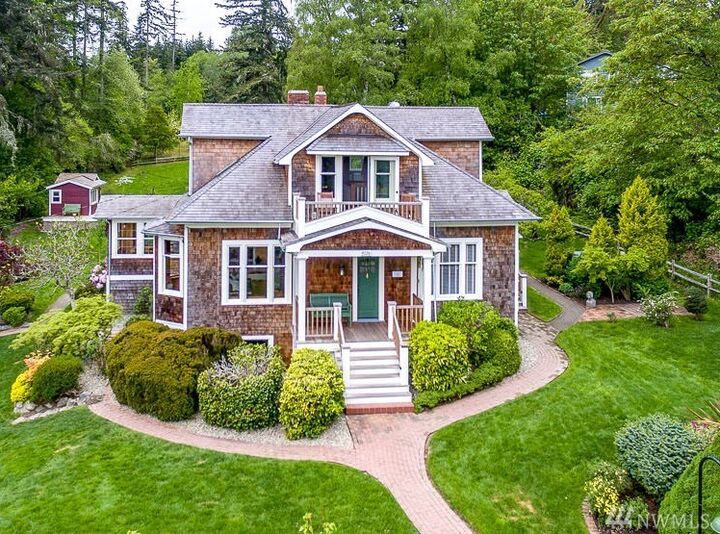 Property Photo:  9726 NE Pine St  WA 98110 