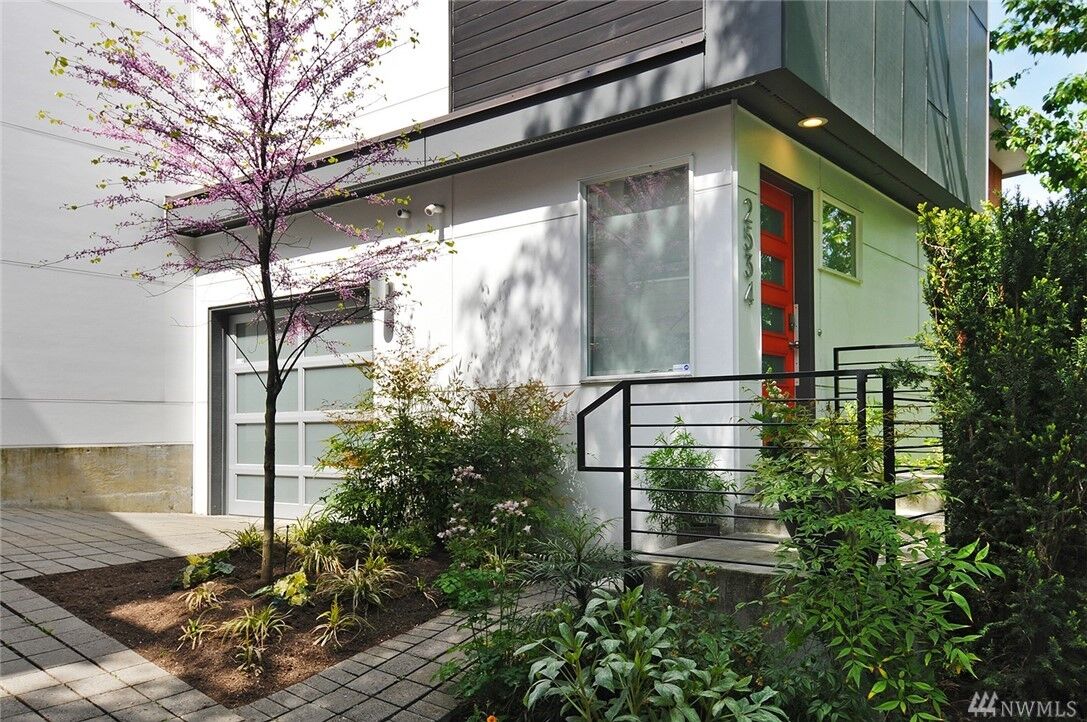 Property Photo:  2534 E Madison St  WA 98112 