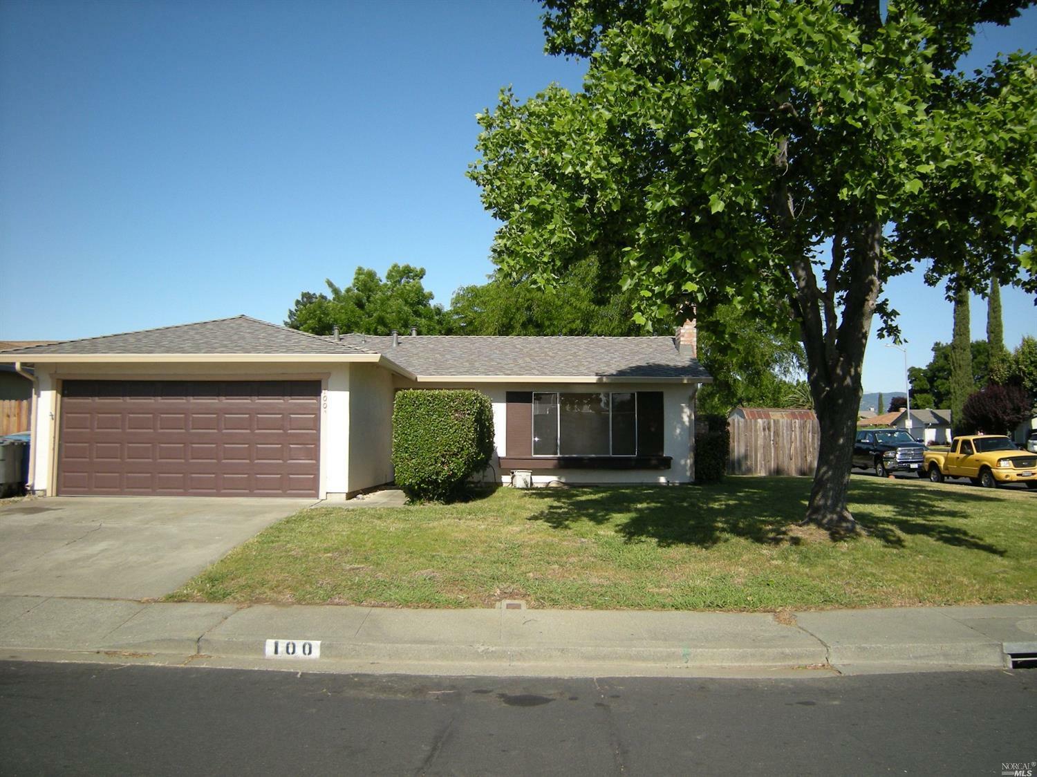Property Photo: 100 Danvers Court CA 95687