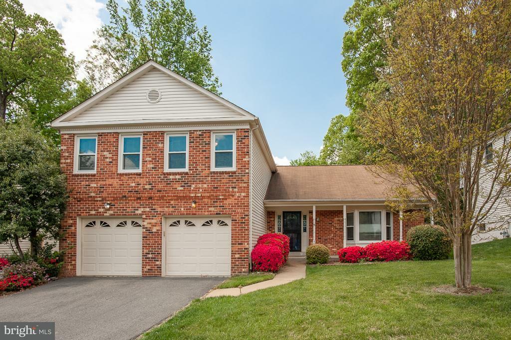 Property Photo: 7010 Maple Tree Lane VA 22152