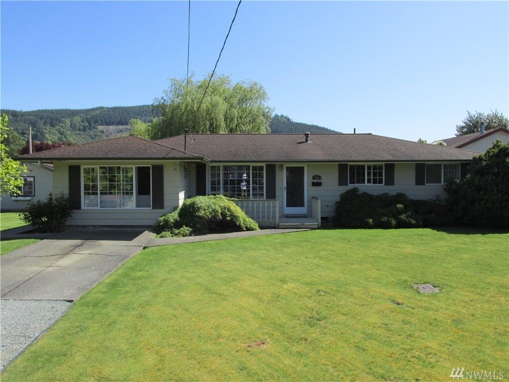 Property Photo: 709 Marshall Ave WA 98284