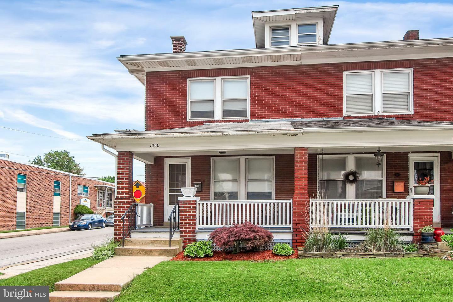 Property Photo:  1250 W Poplar Street  PA 17404 