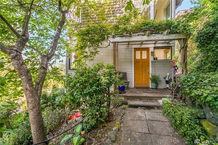 Property Photo:  3905 S Alaska Street  WA 98118 