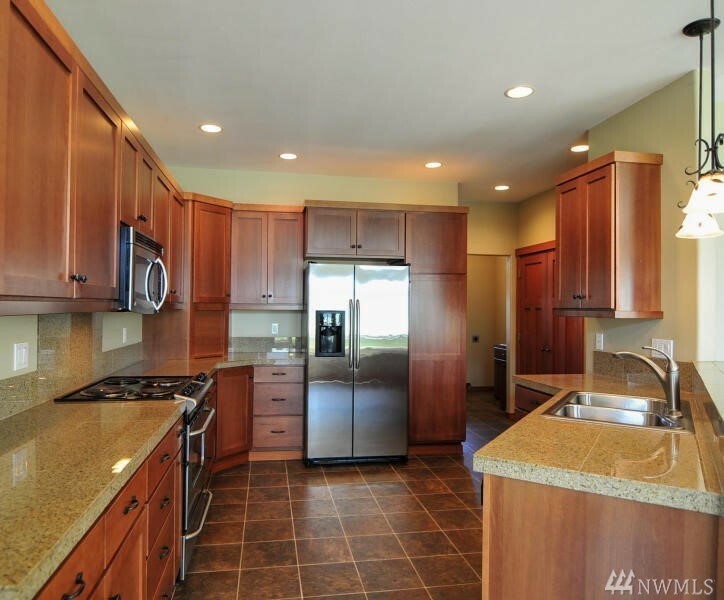 Property Photo:  1317 Boulder Lp  WA 98802 