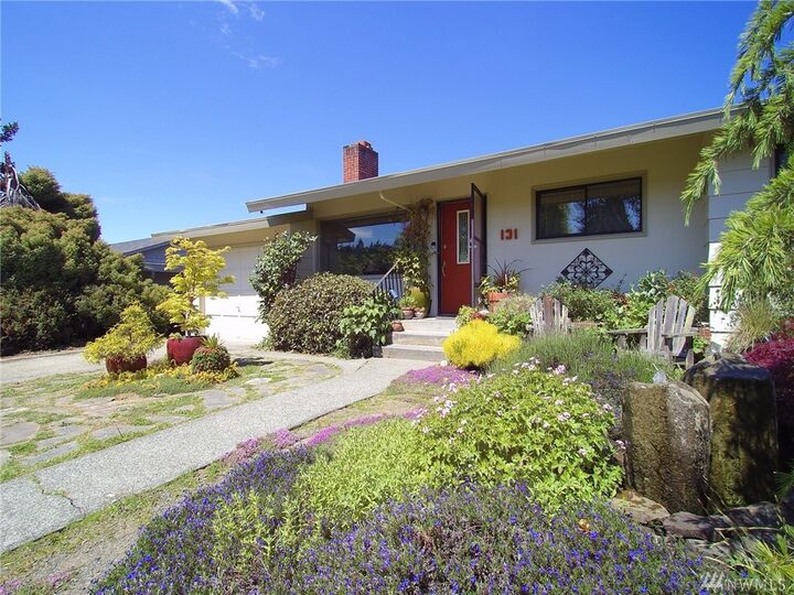 Property Photo:  131 W Forest Ave  WA 98362 