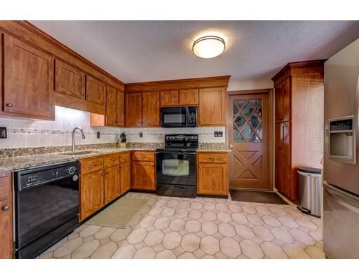 Property Photo: 6 Henry Drive NH 03051