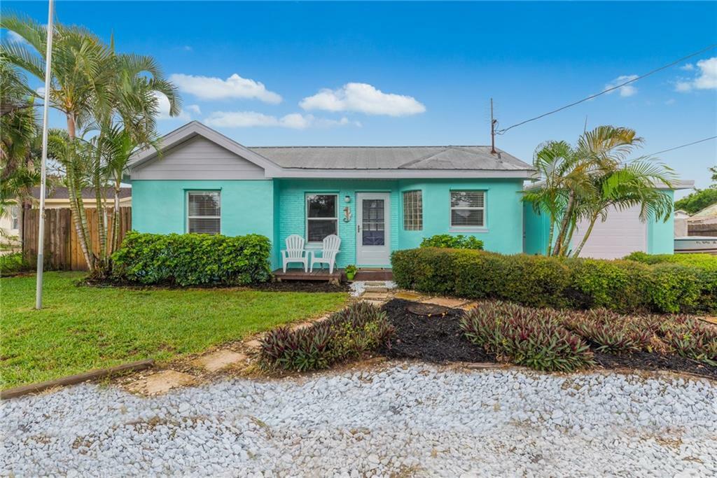 Property Photo:  812 SE 5th Street  FL 34994 