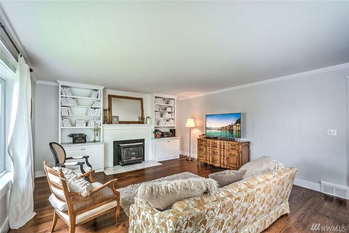 Property Photo:  1808  16th Street  WA 98201 