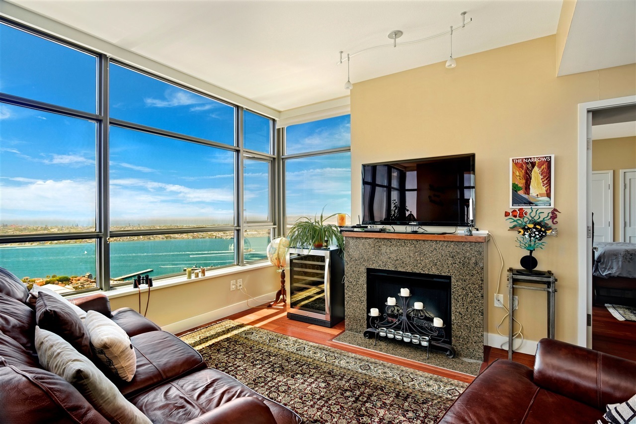 Property Photo: 700 W E St 3705 CA 92101