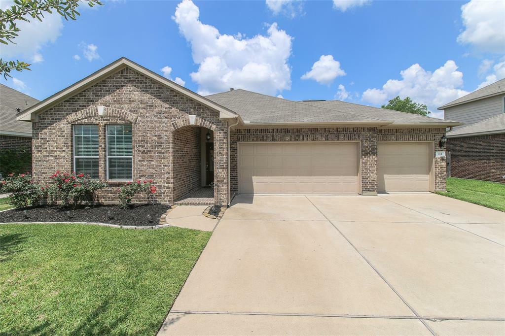 Property Photo:  104 Avery Springs Lane  TX 77539 