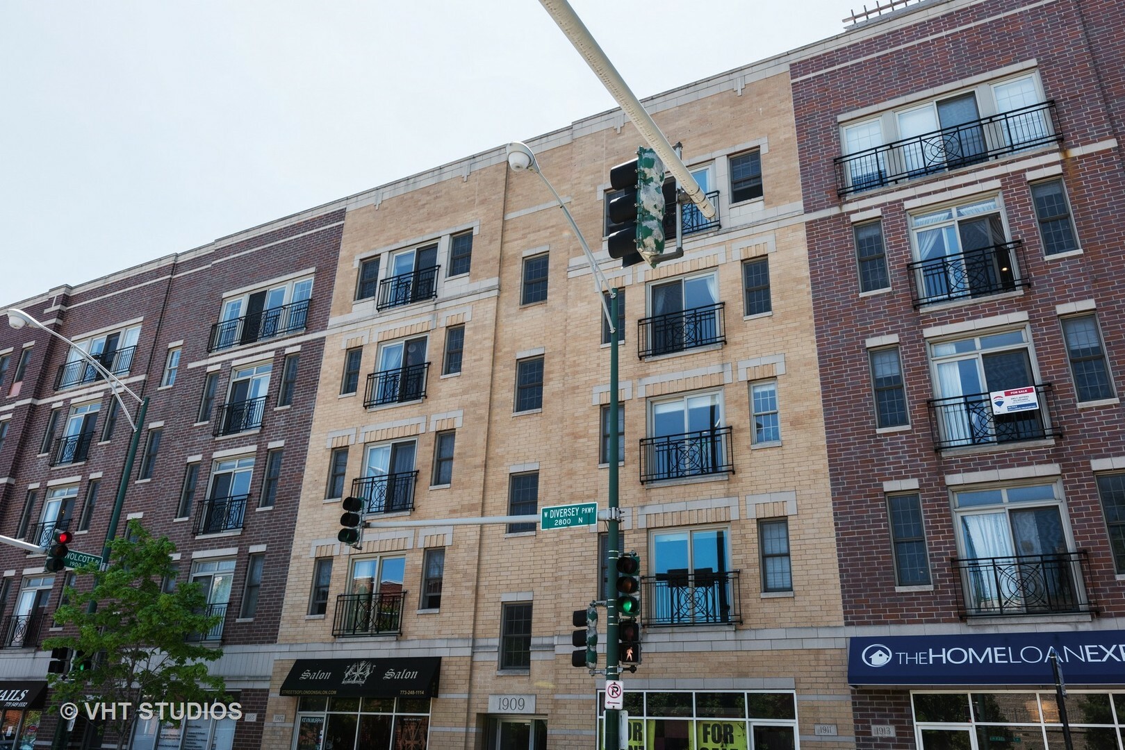 Property Photo:  1909 Diversey Parkway 302  IL 60614 