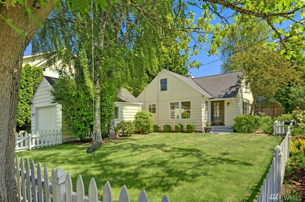 Property Photo:  2104 N 82nd St  WA 98103 