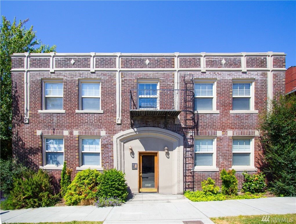 Property Photo:  4303  Phinney Avenue N 4  WA 98103 