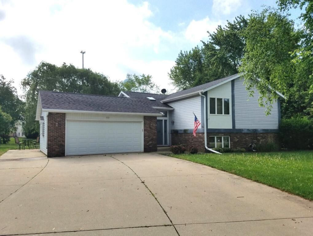 Property Photo:  312 S Hustis St  WI 53034 