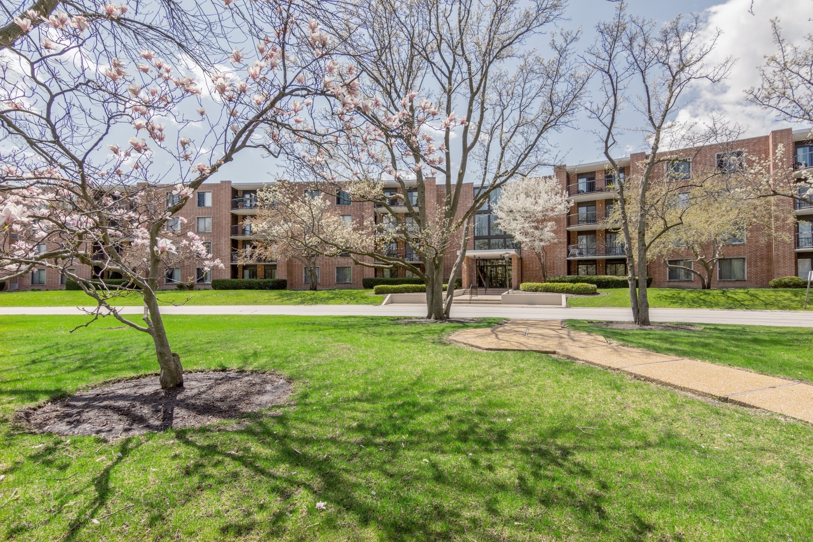 Property Photo: 1405 Central Road 321C IL 60005