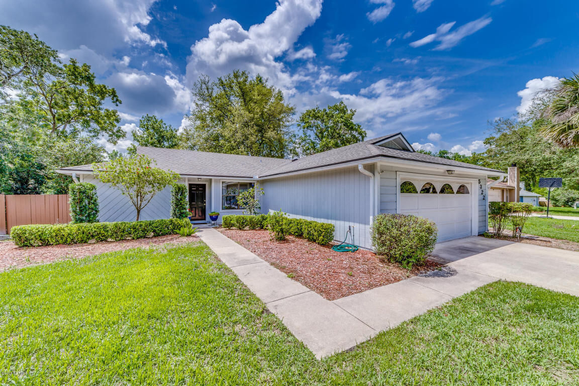 Property Photo: 5322 Scattered Oaks Court FL 32258