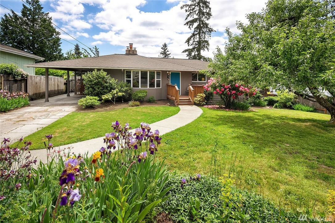Property Photo: 4904 241st St SW WA 98043