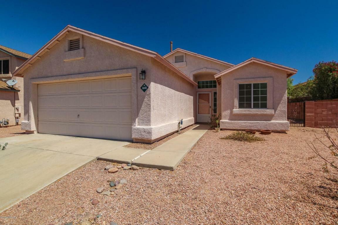 Property Photo:  3640 W Sunglade Drive  AZ 85742 