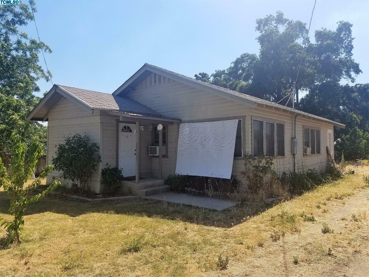 Property Photo:  213 S Cottage Street  CA 93257 