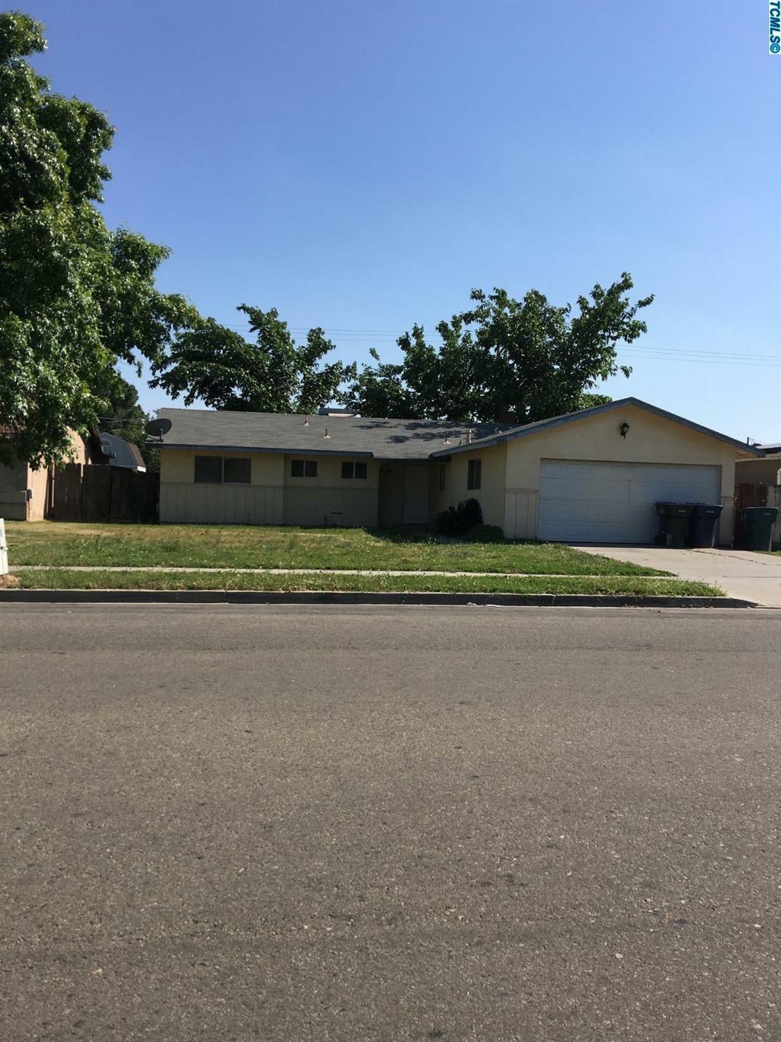 1441 E Birch Avenue  Tulare CA 93274 photo