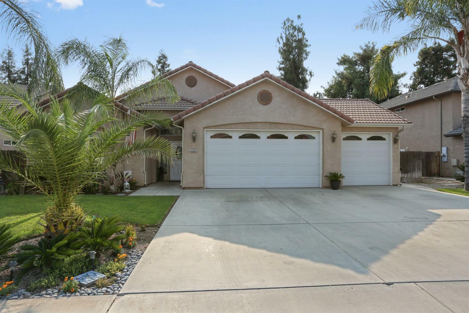 Property Photo:  2231 S Conyer Court  CA 93277 