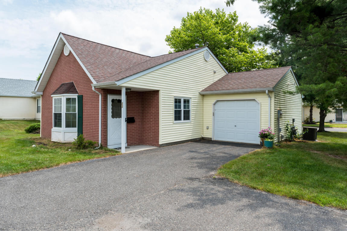 Property Photo:  22 Farnworth Close  NJ 07728 