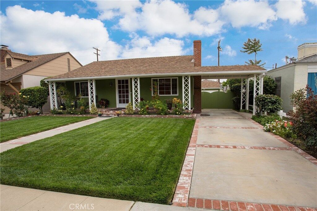 Property Photo:  1424 N Pepper Street  CA 91505 