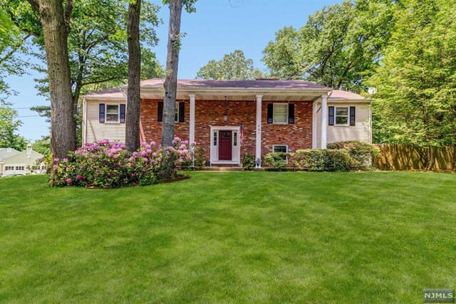 Property Photo:  721 Hickory Hill Road  NJ 07481 