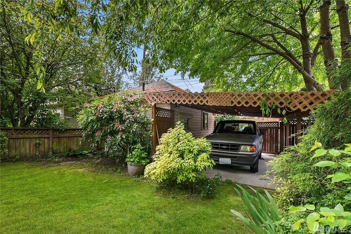 Property Photo: 1823 5th Ave W WA 98119