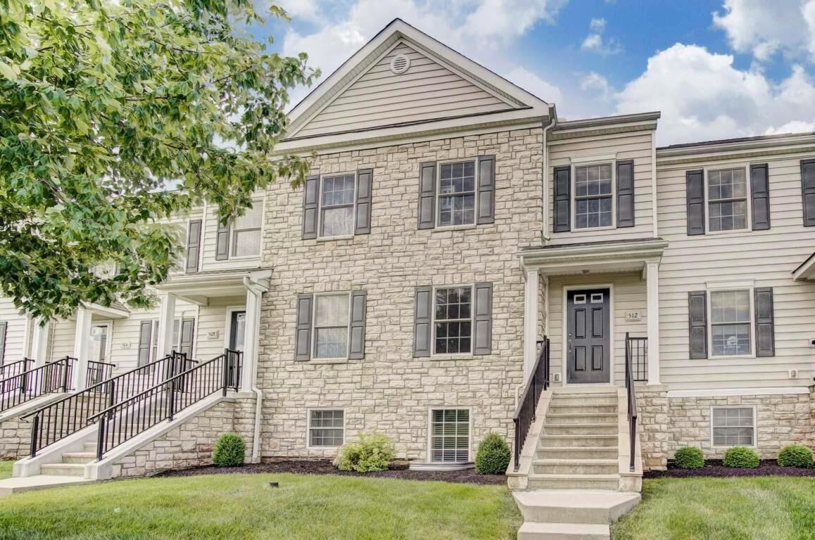 Property Photo:  512 Autumn Ridge Circle  OH 43147 