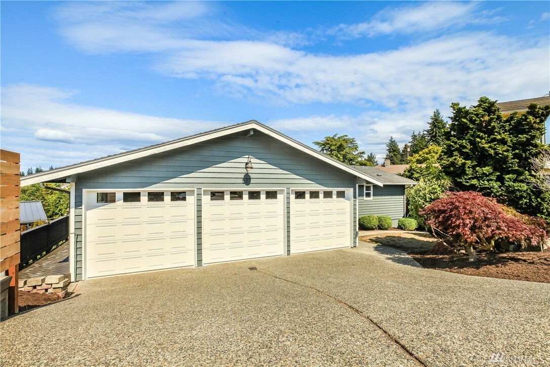 Property Photo:  537 Paradise Lane  WA 98020 