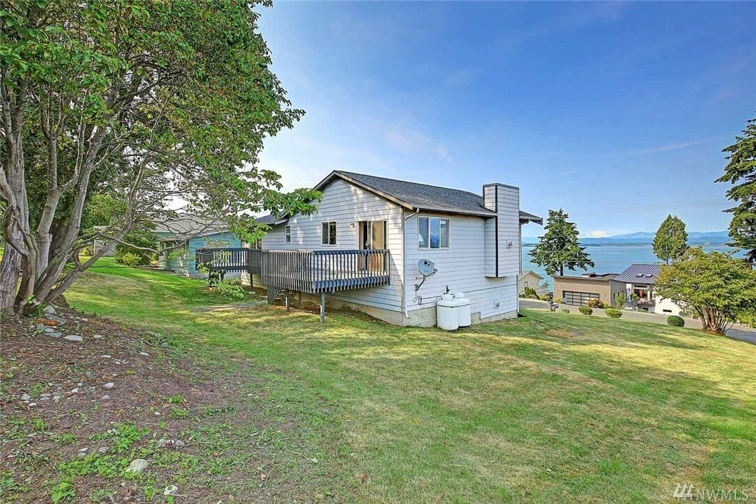 Property Photo:  1314 Country Club Dr  WA 98282 