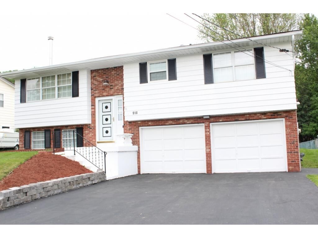 Property Photo:  918 Jeanette Road  NY 13760 