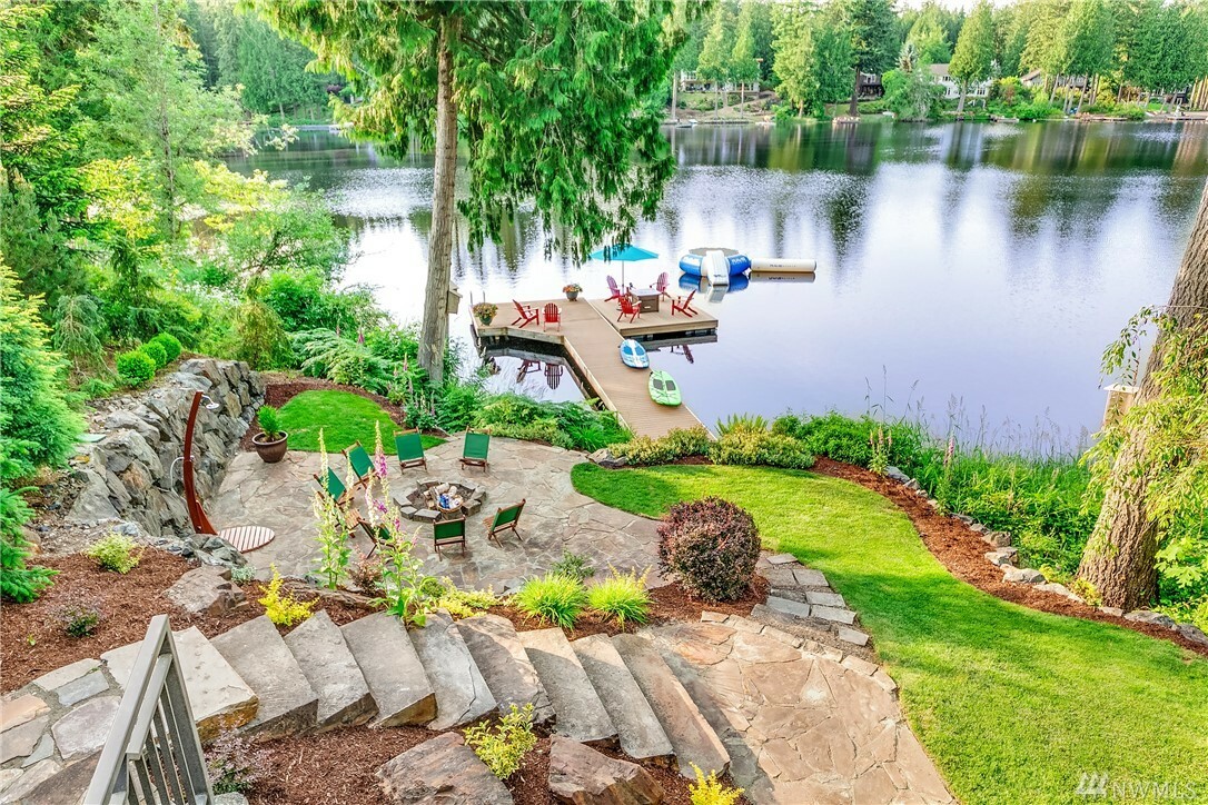 Property Photo:  2149 E Beaver Lake Dr SE  WA 98075 