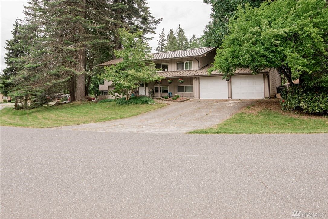 Property Photo:  851 E Douglas Ave  WA 98229 