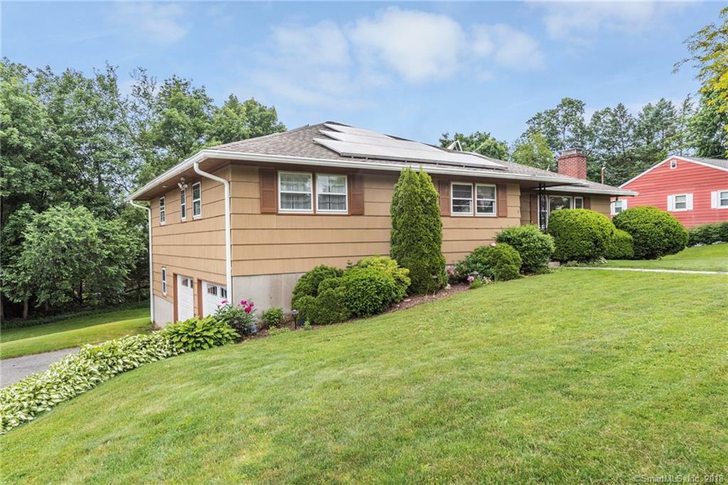 Property Photo:  6 Kendall Terrace West  CT 06811 