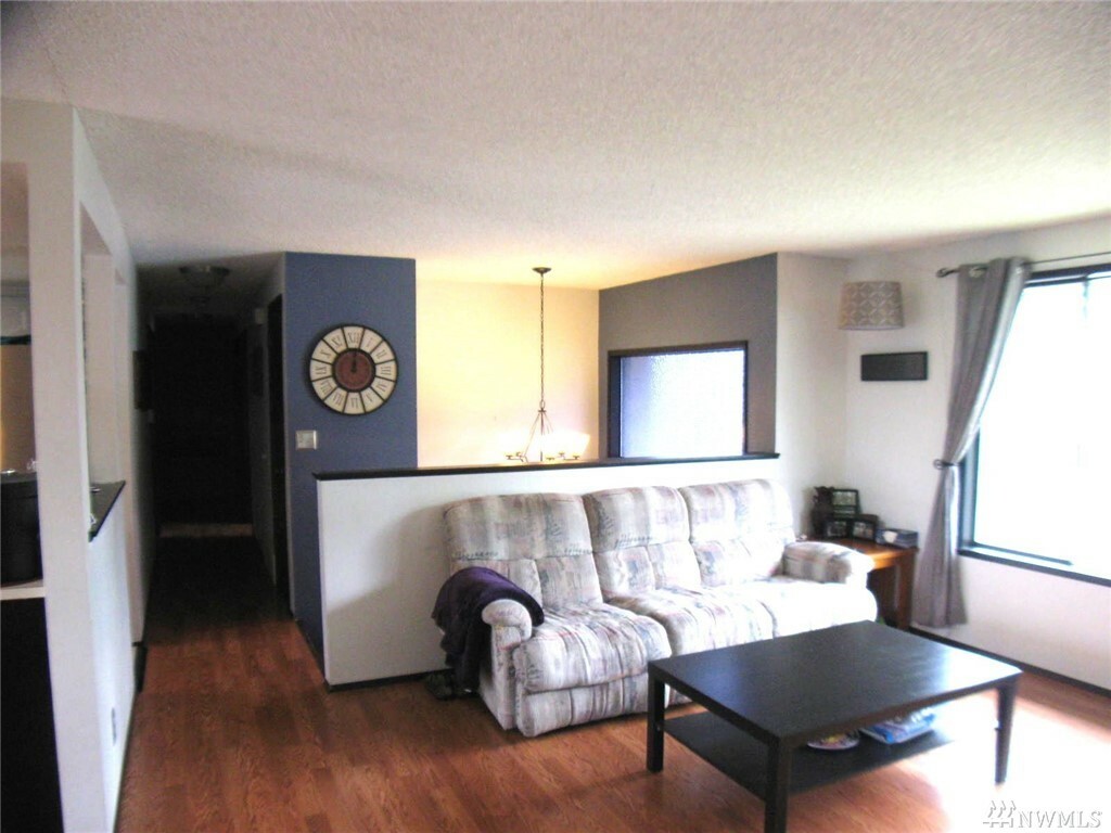 Property Photo:  600 N 18th Place  WA 98273 